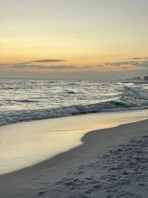 Solsenger og strandhåndklær
