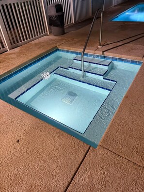 Beheizter Pool