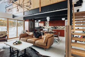Living area - Little Pine Chalet (Big Bear Lake)