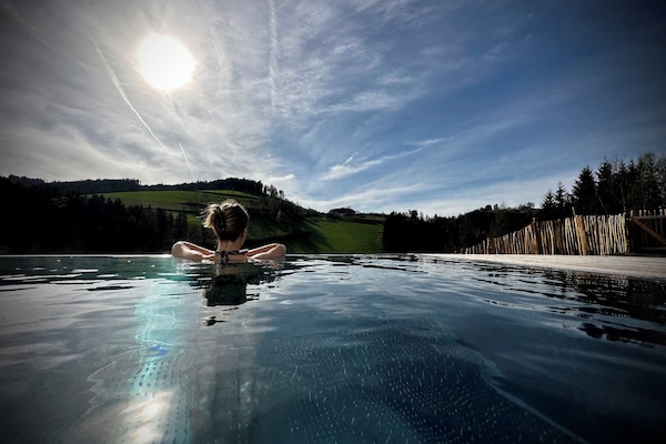 Kolam renang tertutup, kolam renang terbuka