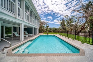 Een verwarmd zwembad