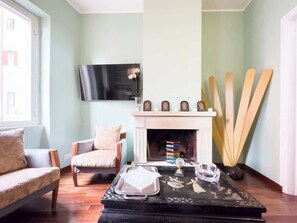 TV - Casa Triunfo Boutique Apartment Colosseo (Rome)