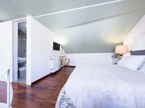 1 habitación, tabla de planchar con plancha, wifi y ropa de cama