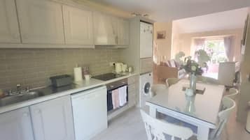 House, Multiple Beds | Private kitchen | Fridge, microwave, oven, stovetop