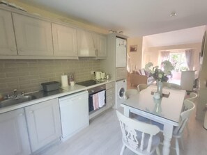 House, Multiple Beds | Private kitchen | Fridge, microwave, oven, stovetop