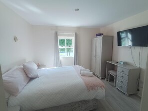 Ferienhaus, Mehrere Betten | 3 Schlafzimmer, kostenloses WLAN, Bettwäsche