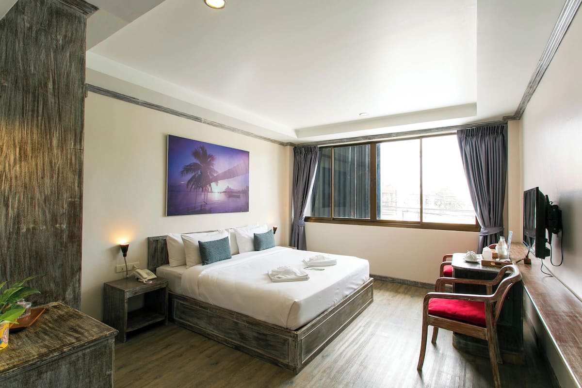 Junior Room, Non Smoking | Free WiFi, bed sheets