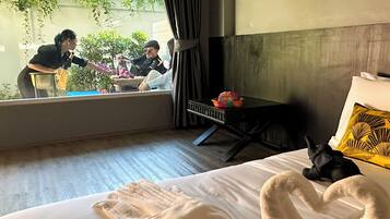 Free WiFi, bed sheets