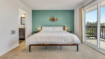 5 soverom, skrivebord, strykejern/-brett og reiseseng for barn