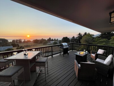 Panoramic Ocean View - Game Room - Fire Pit - Large Deck - Casino - Redwoods 