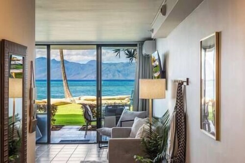 NEW Ocean Front Condo w Amazing Views