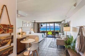In-room safe, iron/ironing board, WiFi, bed sheets - NEW Ocean Front Condo w Amazing Views (Lahaina)