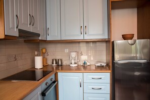 Coffee/tea maker, fridge, oven, electric kettle - Petra Traditional House 2 (Ormos Korthiou)