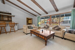 Basic Cabin | Living area - Avalon Retreat (Sugarloaf)