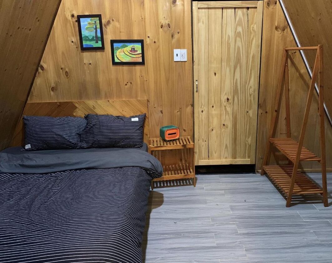 Standard Room | Individually decorated, individually furnished, desk, iron/ironing board