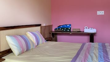 Habitación estándar | 1 habitación, decoración personalizada, muebles diferentes y escritorio