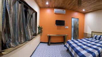 Comfort Double Room | Individually decorated, individually furnished, desk, iron/ironing board