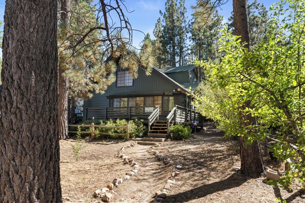 Front of property - The Lakehouse Cabin (Big Bear Lake)