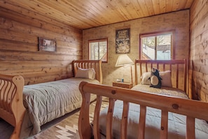 Classic Cabin | 3 bedrooms, free WiFi - The Lakehouse Cabin (Big Bear Lake)