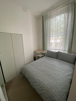 4 makuuhuonetta, silitysrauta/-lauta, Wi-Fi, vuodevaatteet
