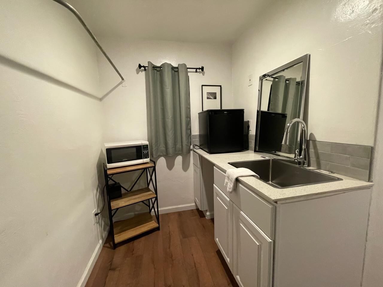 Desk, free WiFi, bed sheets