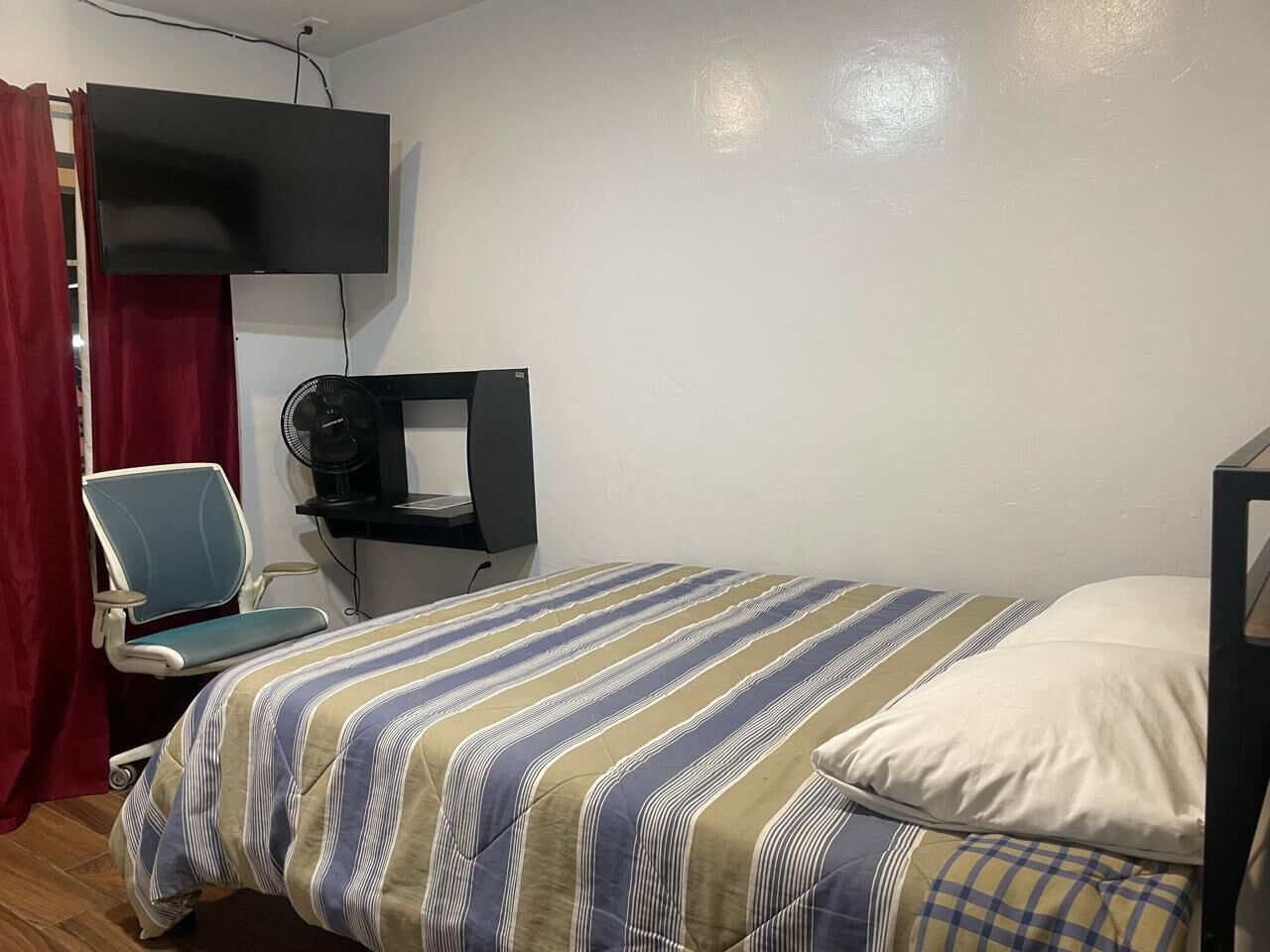 Room, 1 Double Bed, Non Smoking | Desk, free WiFi, bed sheets