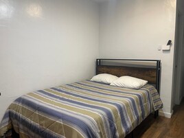 Room, 1 Double Bed, Non Smoking | Desk, free WiFi, bed sheets