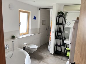Hårføner, håndklær, såpe og toalettpapir