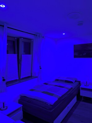 2 عدّة غرف نوم وواي فاي مجانًا وملاءات أسرّة