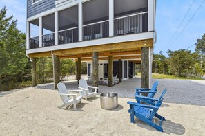 Terrace/patio - Spacious, pet friendly 5-bedroom house on peaceful Broadkill Beach (Milton)