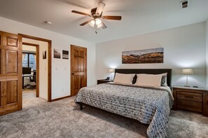 3 bedrooms, desk, iron/ironing board, travel crib