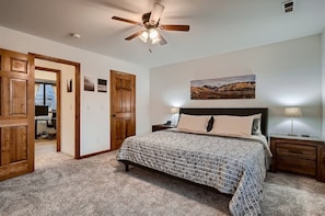 3 bedrooms, desk, iron/ironing board, travel crib