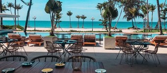 6 minutes walking to the beach, 10 minutes to airport/center