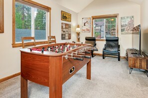 Games room - Mallard Landing Lakefront (Big Bear Lake)