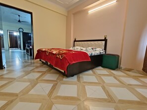 2 habitaciones, tabla de planchar con plancha, wifi y ropa de cama 