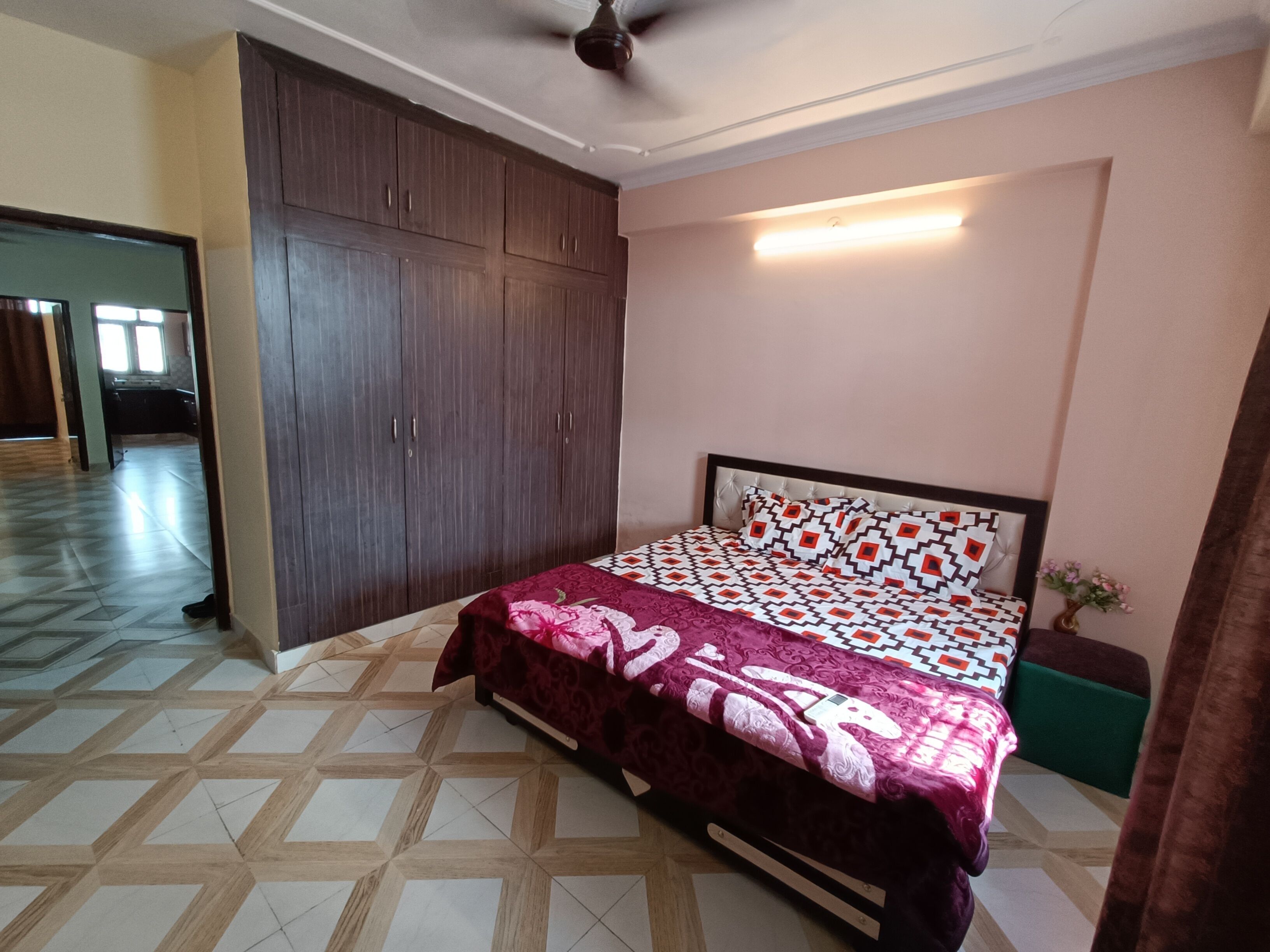 2 habitaciones, tabla de planchar con plancha, wifi y ropa de cama 