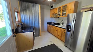 Kylskåp, mikrovågsugn, ugn och spishäll