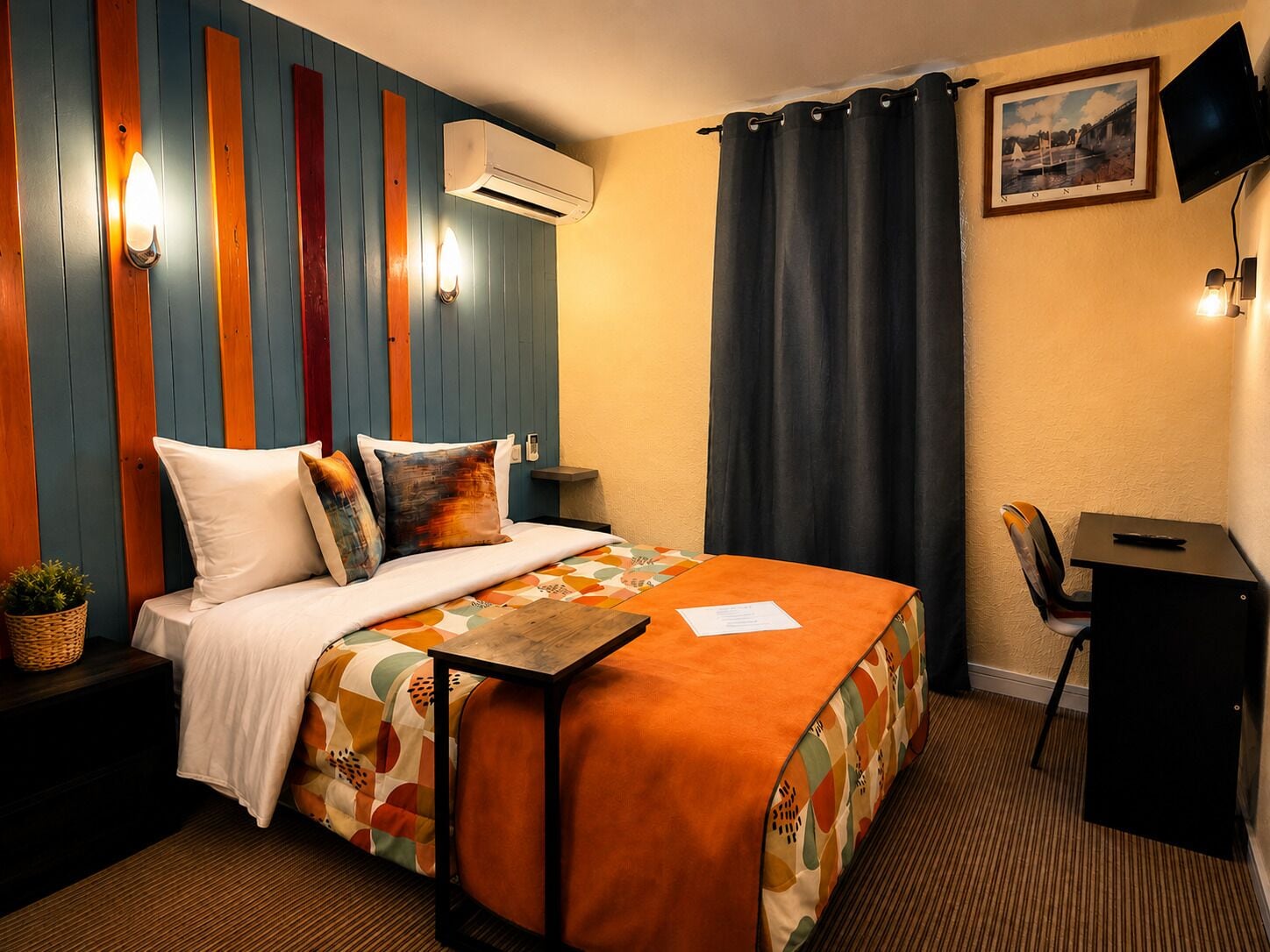 Kamar Double Klasik | Seprai premium, busa memori, dan didekorasi berbeda-beda