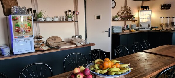 Tägliches Frühstücksbuffet gegen Gebühr