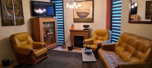 Lobby sitting area - Hôtel L'Etoile - Airport - A61 (Carcassonne)