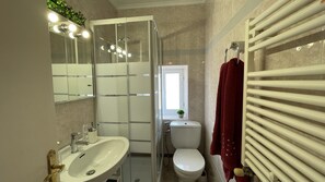 Een douche, handdoeken, zeep, toiletpapier