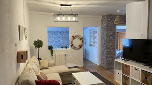 Smart TV - Amplio Piso con Terraza en Santoña (Santoña)