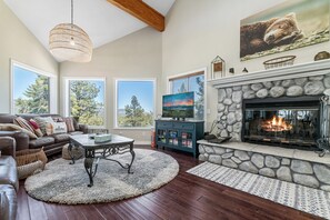 Basic Cabin | Living area - BB Lake view Lodge (Big Bear Lake)