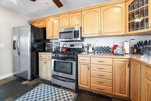 Basic Cabin | Private kitchen | Electric kettle - BB Lake view Lodge (Big Bear Lake)