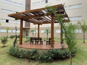 Outdoor dining - Studio apartment. Very close to Canção Nova (Cachoeira Paulista)