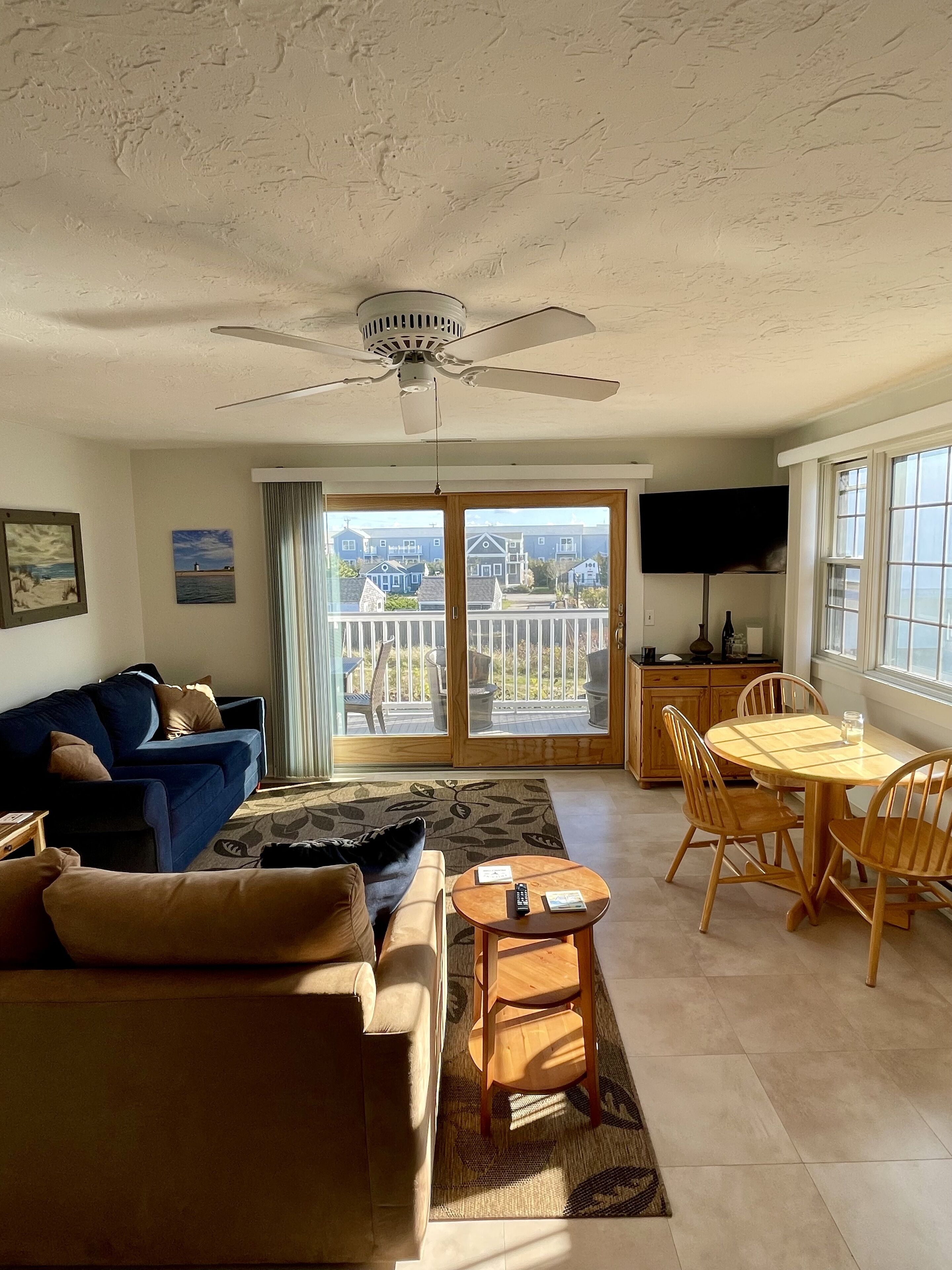 Ocean views, private access to beach, quiet, comfortable condo in far