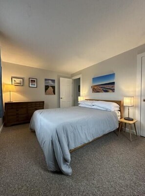 2 bedrooms, free WiFi, bed sheets - Ocean views, private access to beach, quiet, comfortable condo in far east Ptown (Provincetown)