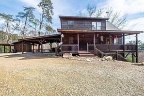 Exterior - Pvt Mountain log Cabin with Views, Hot tub, pet friendly, central location (Murphy)