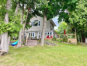 Exterior - Relaxing cottage along the Trent Severn waterway! Pet-friendly, wifi, amentities (Trent Hills)