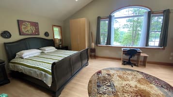 4 bedrooms, desk, iron/ironing board, travel crib